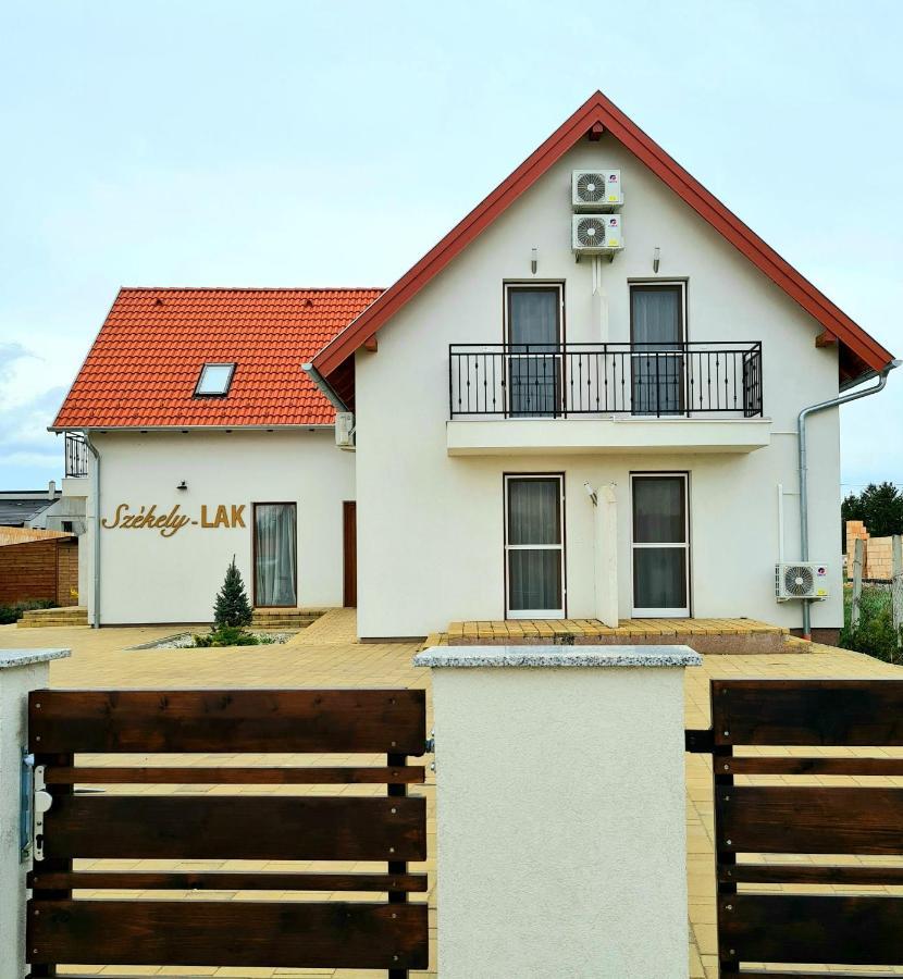 Szekely-Lak Apartman Hegykő Екстериор снимка